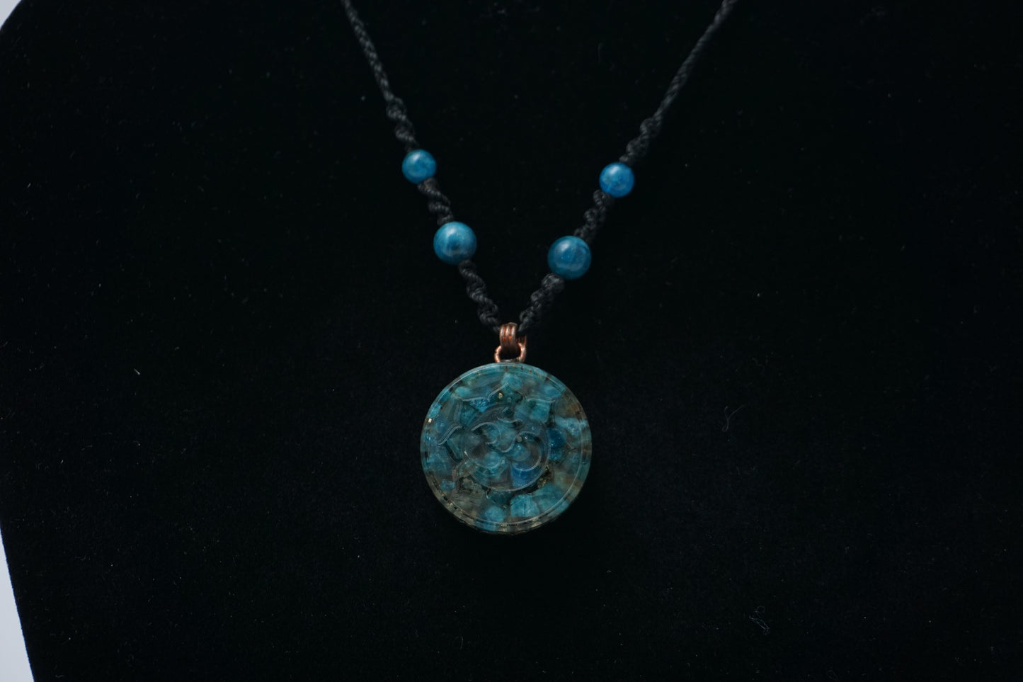 Orgonite Pendant Apatite "OM"