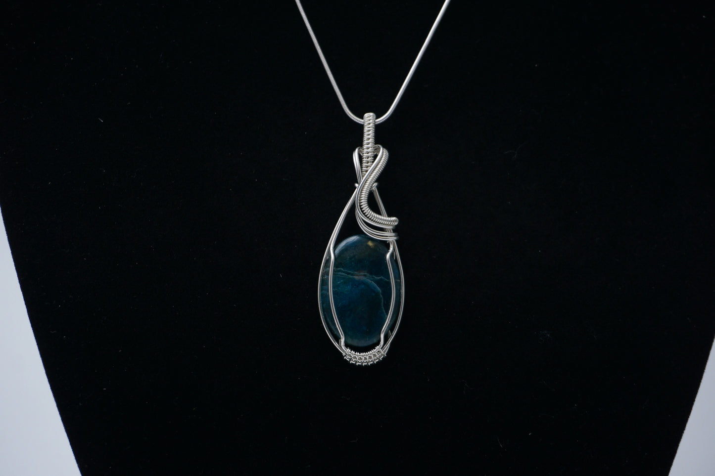 925 Silver Pendant Blue Apatite