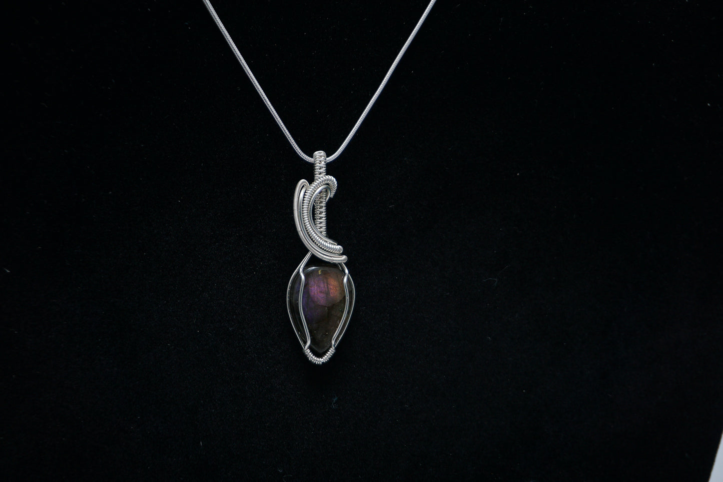 925 Silver Pendant Purple Labradorite